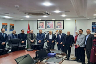 وزارة العمل توقع اتفاقية لتشغيل 100 أردني في معان