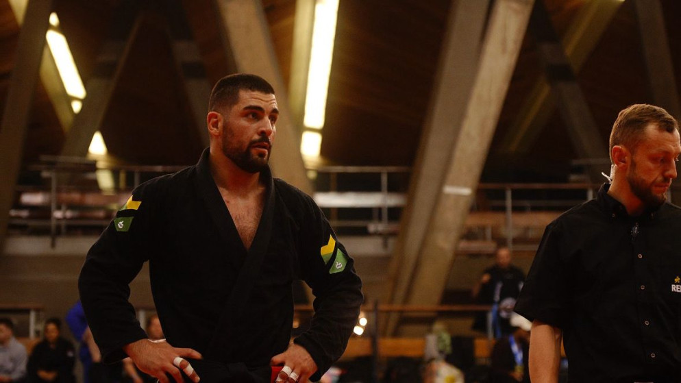 فواز حدادين يرفع راية الأردن في الجيوجيتسو