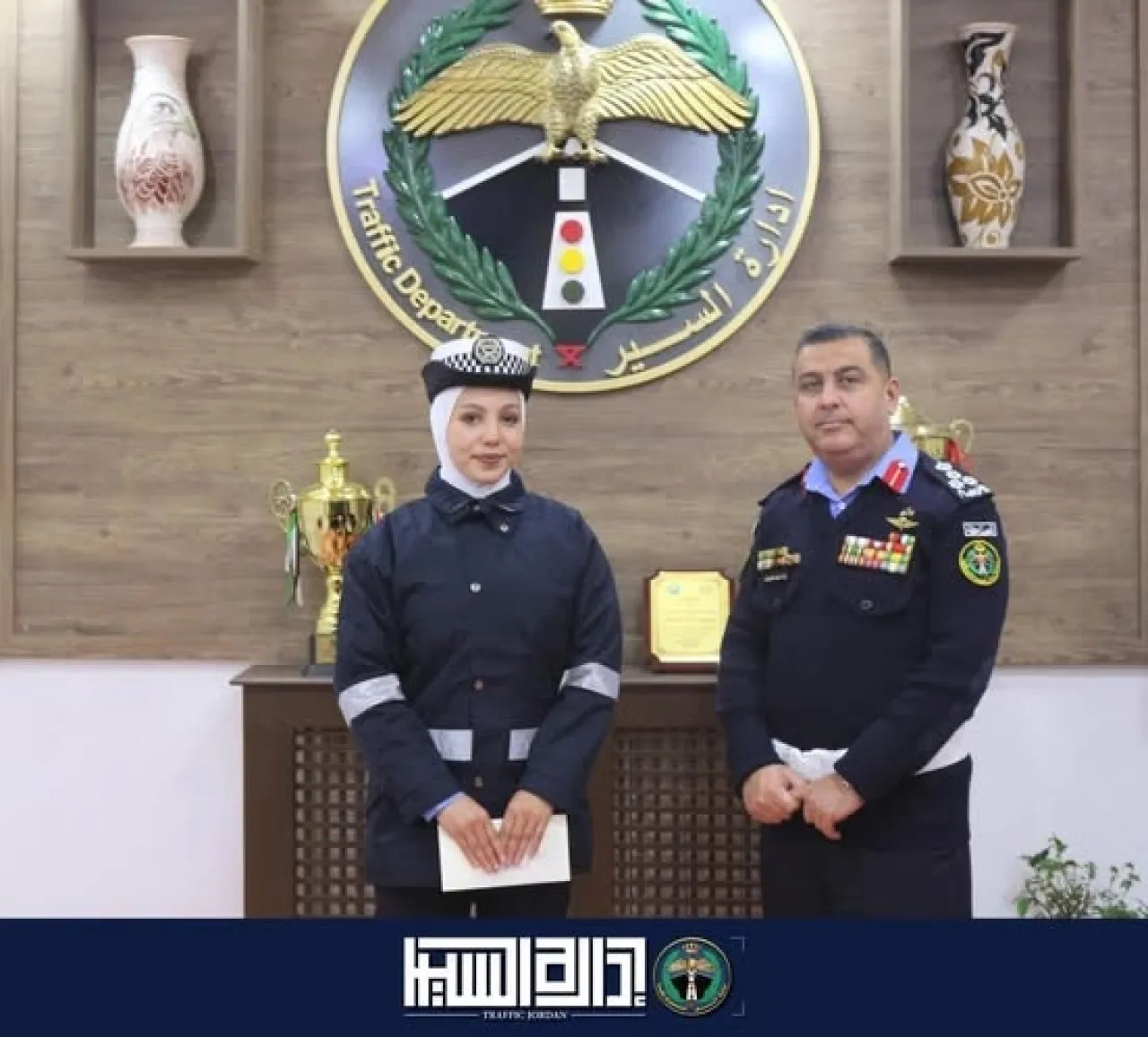 تكريم الشرطية ليان زكي لإخلاصها في تنظيم المرور خلال المنخفض الجوي
