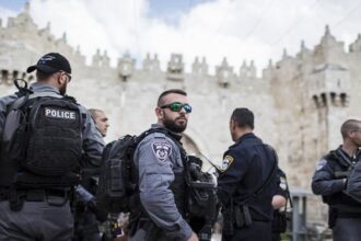 شرطة الاحتلال تعتقل مسؤولين ورجال أعمال بشبهة اختلاس تبرعات الحرب