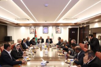 كتلة حزب مبادرة النيابية تزور "البوتاس العربية" وتشيد بأداء الشركة