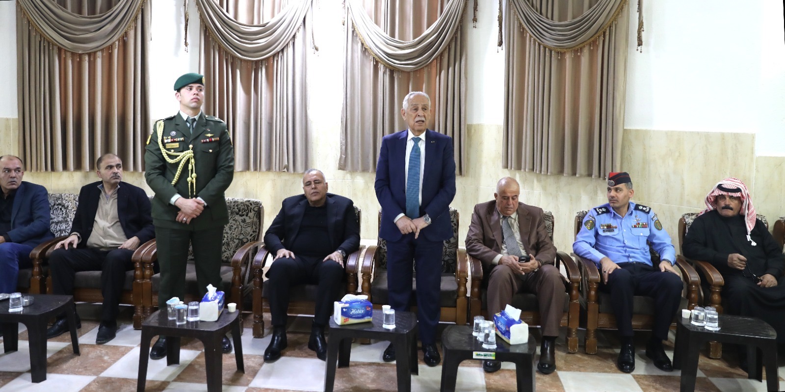 صورة حول : *مندوبا عن الملك وولي العهد...العيسوي يعزي عشائر العجولين والفشيكات والشوابكة والمساعدة* *مندوبا عن الملك وولي العهد...العيسوي يعزي عشائر العجولين والفشيكات والشوابكة والمساعدة*