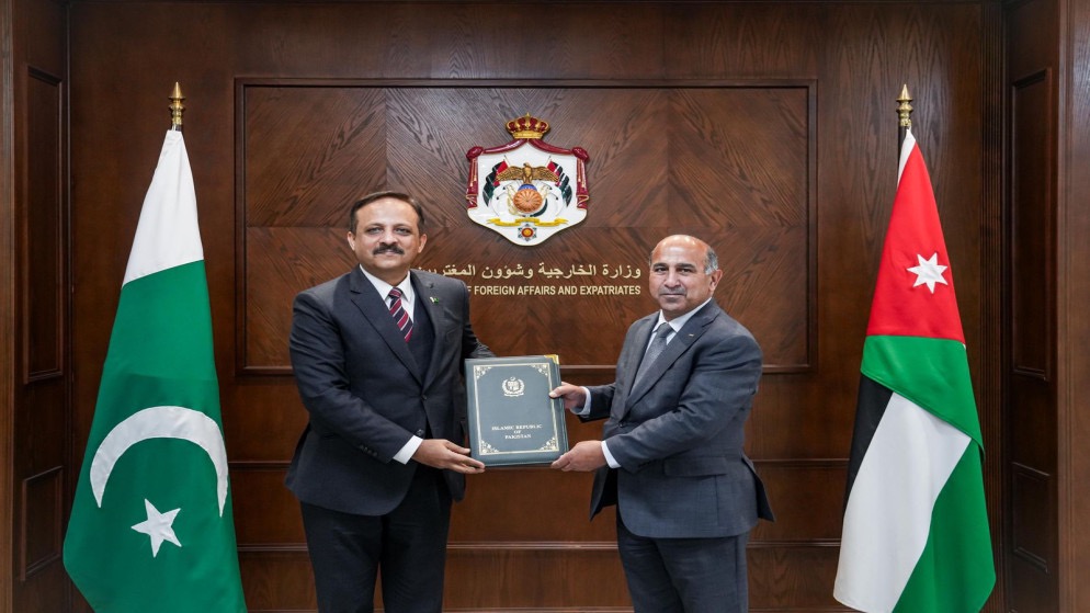 السفير الباكستاني يقدم أوراق اعتماده في الأردن