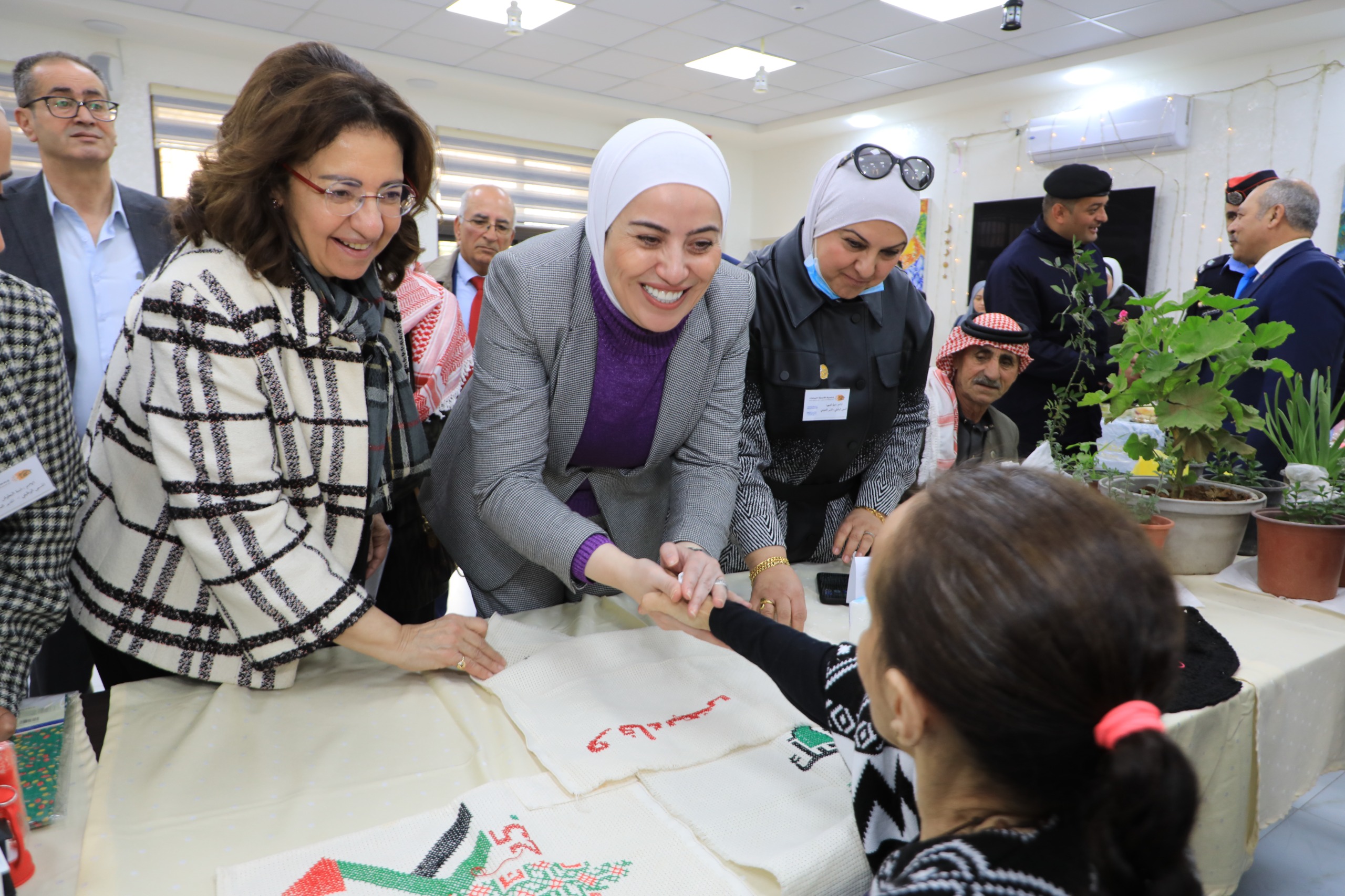 صورة حول : جمعية الأسرة البيضاء تحتفل بمناسبة عيد ميلاد جلالة الملك برعاية بني مصطفى جمعية الأسرة البيضاء تحتفل بمناسبة عيد ميلاد جلالة الملك برعاية بني مصطفى