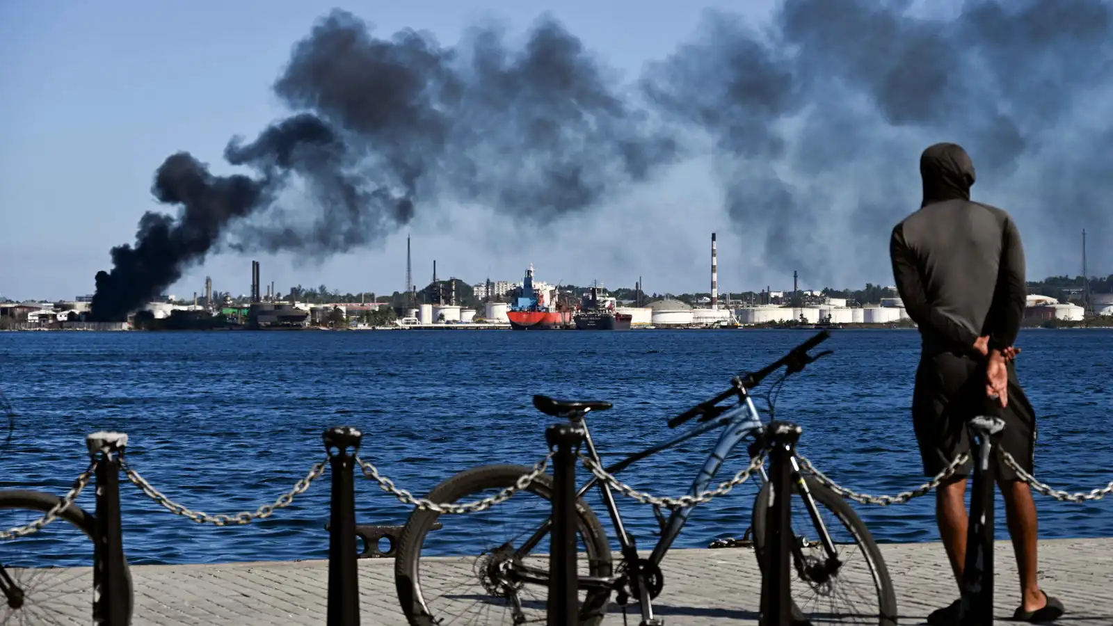 حريق محدود يندلع بمصفاة نفط قرب هافانا