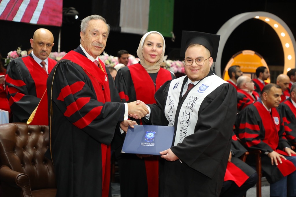 بالصور.. دولة الكباريتي يرعى اليوم الثاني لإحتفال عمان الاهلية بتخريج طلبة الفصل الاول من الفوج 33