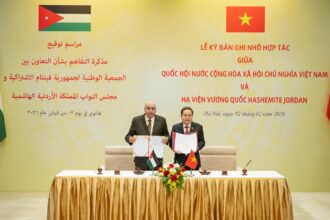 القاضي ورئيس الجمعية الوطنية الفيتامي يبحثان سبل التعاون البرلماني