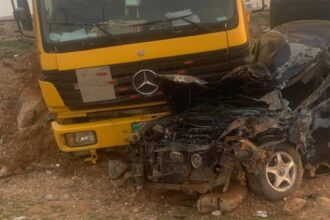 وفاة شخص إثر تصادم شاحنة ومركبة صغيرة في المفرق