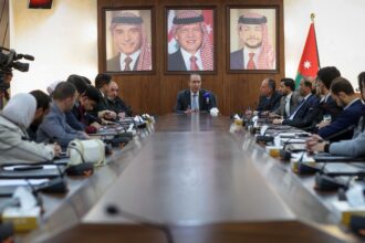 الطراونة يلتقي عددا من المشاركين في برنامج الزمالة البرلمانية