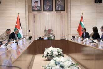 رئيس هيئة الأركان يرعى حلقة نقاشية متخصصة لتعزيز البحث والتطوير الدفاعي