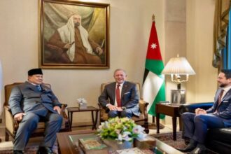 الملك يثمّن دور إندونيسيا في دعم السلام وحماية الفلسطينيين في غزة