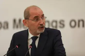 الصفدي يهنئ وزير خارجية الكويت الجديد 