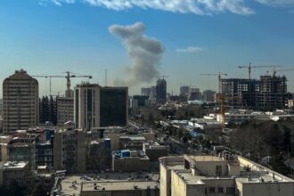 إسرائيل تحذر المسافرين بعد إغلاق المجال الجوي