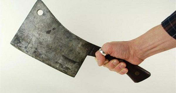 عاجل | الحبس 3 سنوات لشقيقين هاجما منزل جارتهم بـ"سيف وساطور"في عمان