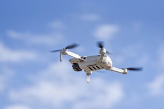 الحكومة تطرح فرصًا صناعية استراتيجية في الدرون وأشباه الموصلات