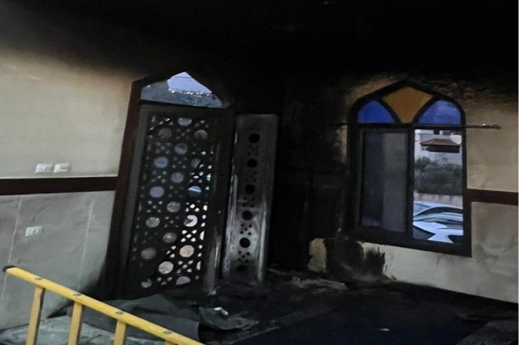 صورة حول : إحراق مسجد غرب نابلس وكتابة شعارات عنصرية إحراق مسجد غرب نابلس وكتابة شعارات عنصرية