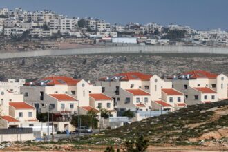 حكومة الاحتلال تصعد الاستيطان في الضفة الغربية والقدس