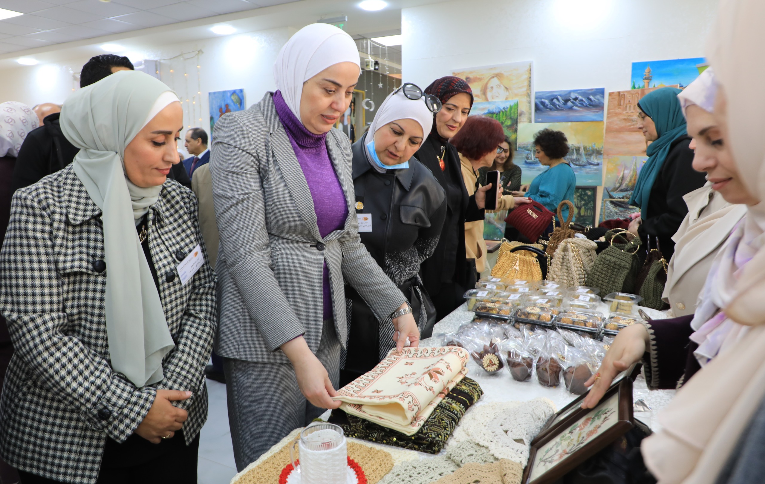 جمعية الأسرة البيضاء تحتفل بمناسبة عيد ميلاد جلالة الملك برعاية بني مصطفى