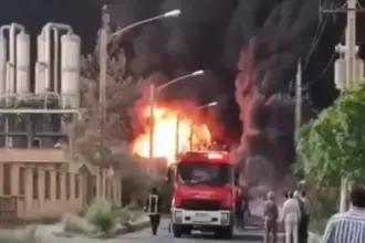 اندلاع حريق ضخم في مركز تجاري بالعاصمة الإيرانية طهران