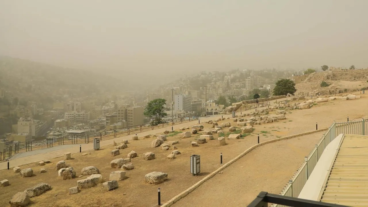 صورة حول : أمطار غزيرة وغبار كثيف يضرب المملكة أمطار غزيرة وغبار كثيف يضرب المملكة