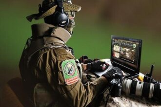 ما علاقة حماس بـ "إيموجي" والواتس آب؟ الاحتلال يروي الرواية