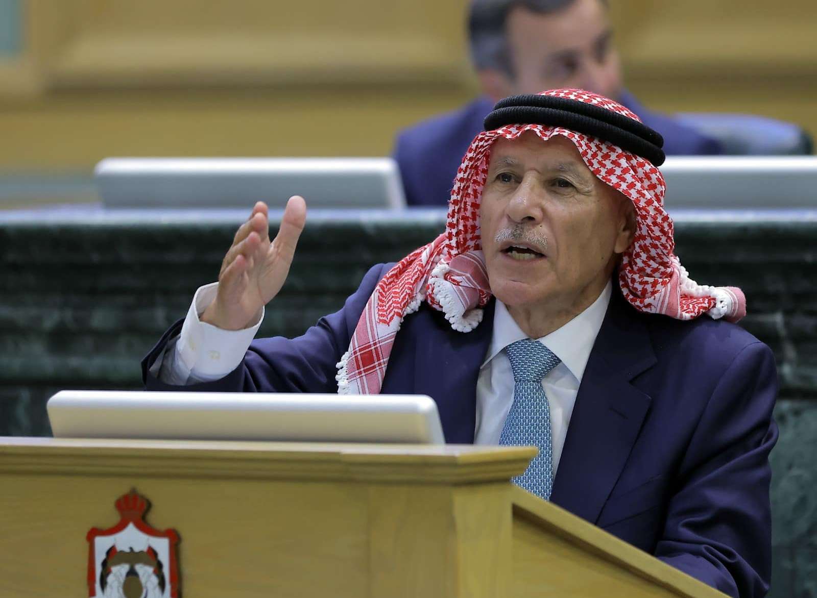 عاجل | العرموطي يتعرض لوعكة صحية قبيل جلسة النواب ..فيديو