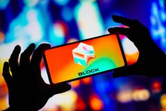 شركة امريكية تسرح 4 آلاف موظف بسبب الذكاء الاصطناعي