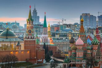 الكرملين: روسيا تعرض المساعدة بشأن اليورانيوم الإيراني