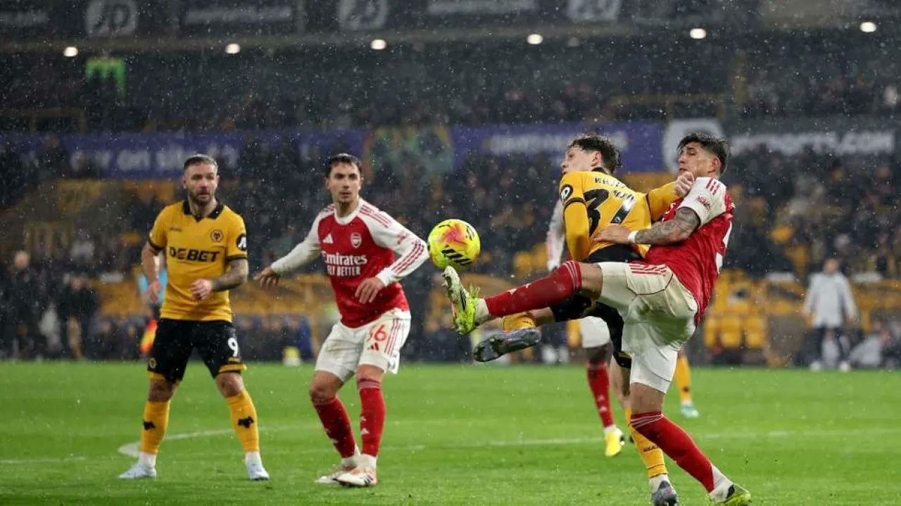 آرسنال يسقط في فخ "النيران الصديقة" أمام وولفرهامبتون..