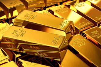 أسعار الذهب تتراجع عالمياً قبيل بيانات التضخم الحاسمة