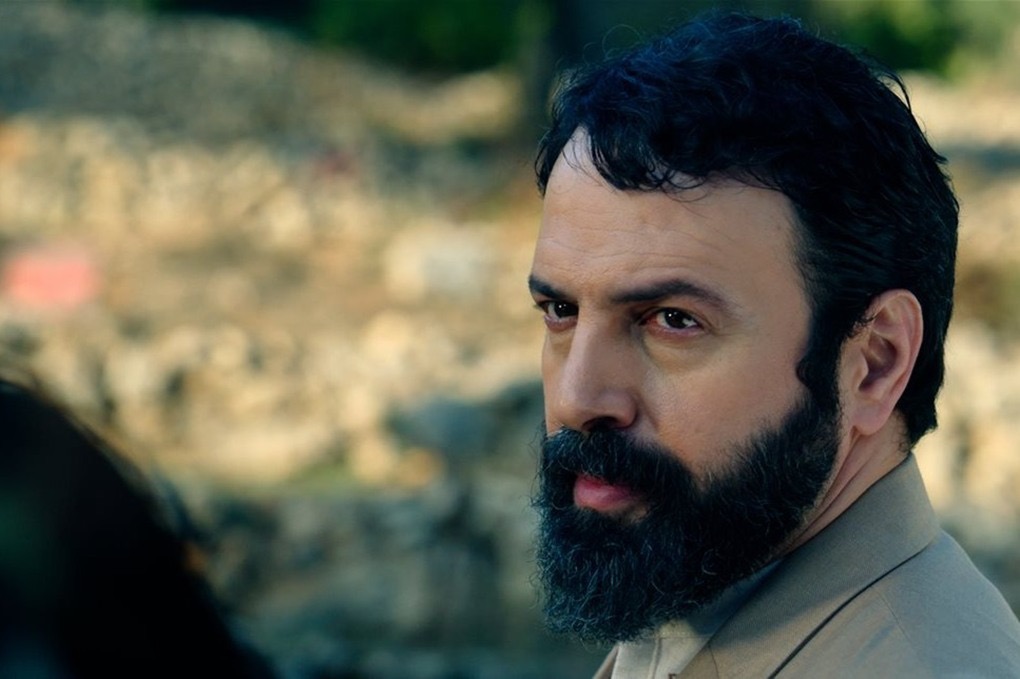 "الشاشة لا تتسع لموهبته".. الشامي يتغنى بإبداع تيم حسن في "مولانا"