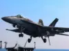 سنتكوم تنشر صورًا لمقاتلات F/A-18 سوبر هورنت على متن حاملة الطائرات أبراهام لينكولن