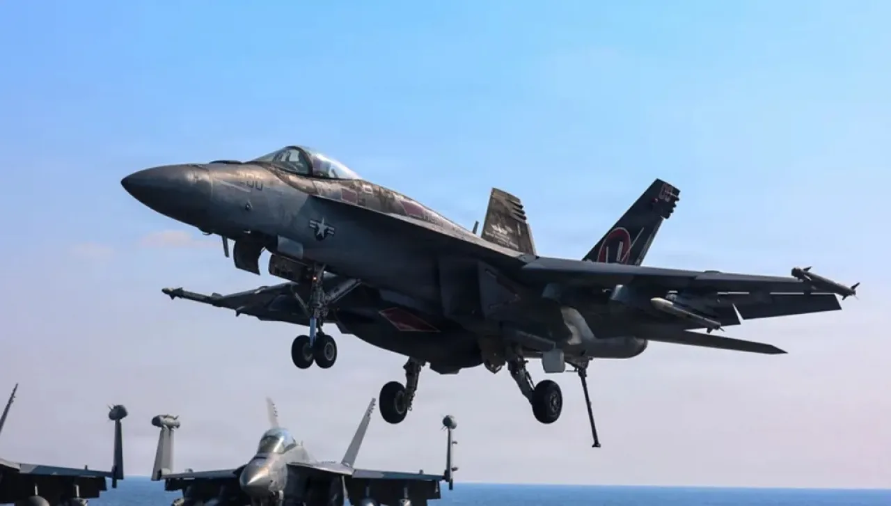 صورة حول : سنتكوم تنشر صورًا لمقاتلات F/A-18 سوبر هورنت على متن حاملة الطائرات أبراهام لينكولن سنتكوم تنشر صورًا لمقاتلات F/A-18 سوبر هورنت على متن حاملة الطائرات أبراهام لينكولن