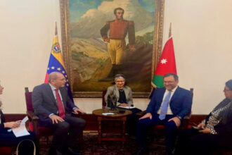 الصفدي يجري مباحثات موسعة مع وزير الخارجية الفنزويلي لتعزيز التعاون الثنائي