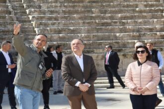 الرئيس الألباني يشيد بعمق الحضارة الأردنية خلال جولة في المدرج الروماني وجبل القلعة