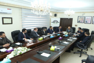 حجازين يلتقي ممثلي شركات السياحة لمناقشة تطوير السوق وحماية القطاع