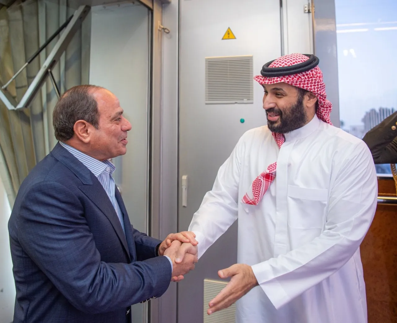 محمد بن سلمان يستقبل السيسي في جدة