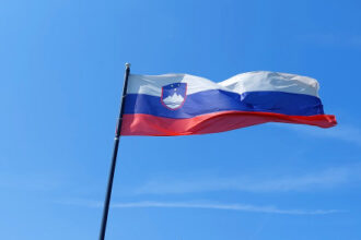 سلوفاكيا تعلق إمدادات الكهرباء الطارئة إلى أوكرانيا