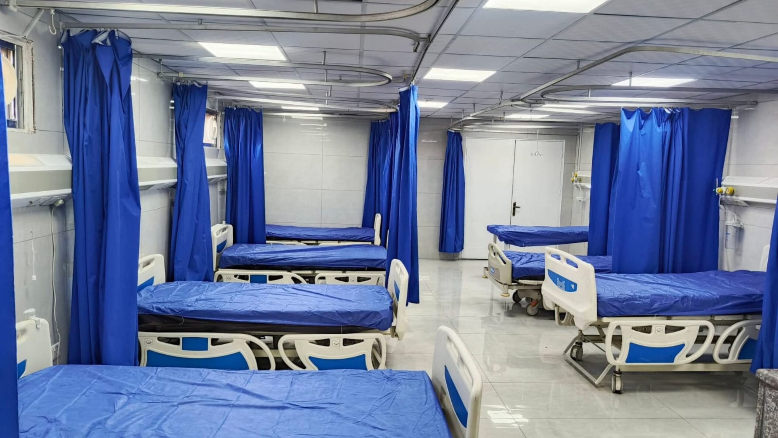 صورة حول : مستشفى المفرق الحكومي يوسع طاقته في طوارئ الجراحة إلى 7 أسرّة مجهزة بالكامل مستشفى المفرق الحكومي يوسع طاقته في طوارئ الجراحة إلى 7 أسرّة مجهزة بالكامل