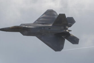 واشنطن تنشر 12 مقاتلة إف-22 في إسرائيل