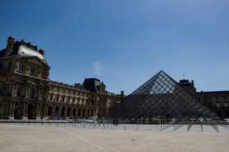 بعد عملية سطو فاقت 100 مليون دولار.. ماكرون يقبل استقالة رئيسة اللوفر