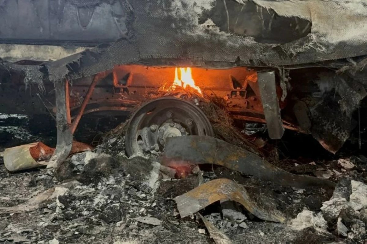 مستوطنون يحرقون منازل ومركبات في "سوسيا" وتصاعد الهجمات بمسافر يطا ونابلس