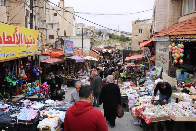 صورة حول : حملات رقابية مكثفة في عجلون لضبط الأسواق خلال رمضان حملات رقابية مكثفة في عجلون لضبط الأسواق خلال رمضان