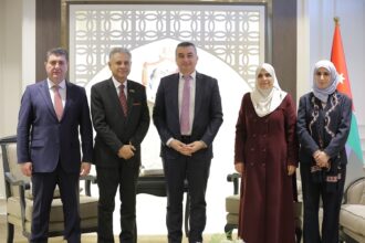 زيادين يبحث تعزيز التعاون البرلماني بين الأردن واليمن مع سفير اليمن