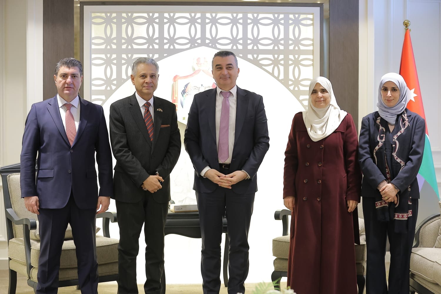 صورة حول : زيادين يبحث تعزيز التعاون البرلماني بين الأردن واليمن مع سفير اليمن زيادين يبحث تعزيز التعاون البرلماني بين الأردن واليمن مع سفير اليمن