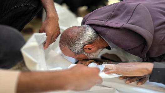 صورة حول : شهيد ومصابون في قصف إسرائيلي شرق دير البلح شهيد ومصابون في قصف إسرائيلي شرق دير البلح