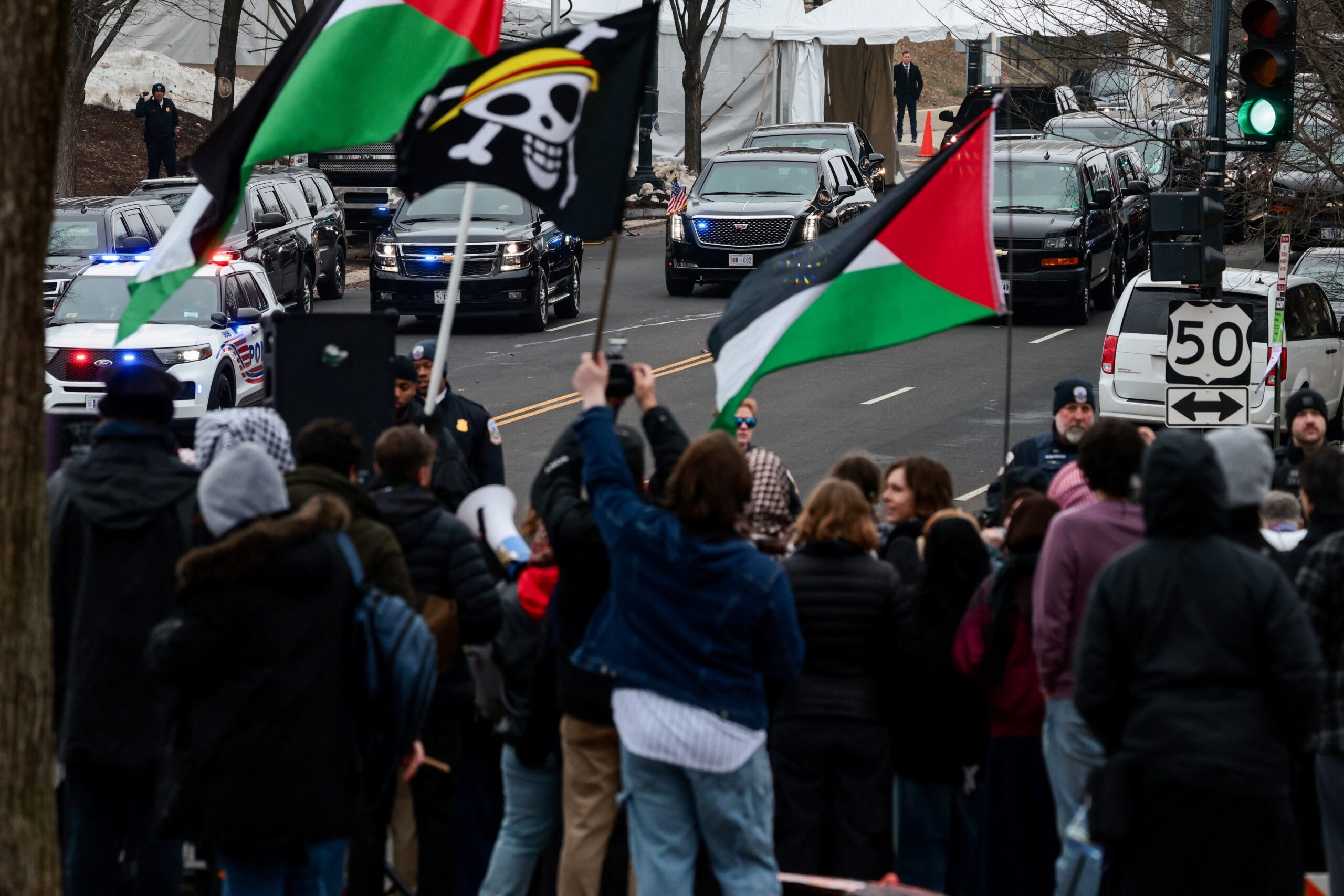 استطلاع "غالوب" يكشف تفوق التعاطف مع الفلسطينيين (41%) على الإسرائيليين في الولايات المتحدة