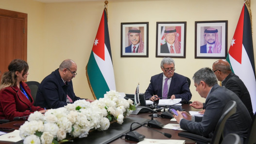 صورة حول : وزير النقل يبحث تطوير خدمات النقل العام وتحسين كفاءة الحافلات وزير النقل يبحث تطوير خدمات النقل العام وتحسين كفاءة الحافلات