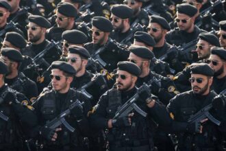 القوات المسلحة الإيرانية تحذر من رد قوي على أي خطوة أمريكية “غير حكيمة”