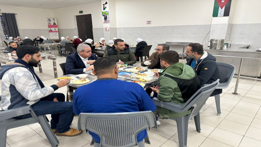 صورة حول : وزير الصحة يتفقد كفتيريا مستشفى البشير ويشارك الكوادر إفطار رمضان وزير الصحة يتفقد كفتيريا مستشفى البشير ويشارك الكوادر إفطار رمضان